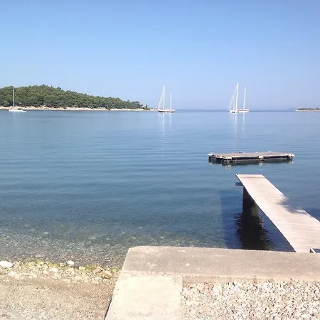 アパート Biserka ツァヴタット